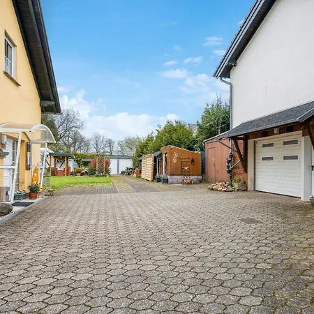 Appartement Schoenes In Mit Garten, Terrasse Und Grill Lutzerath