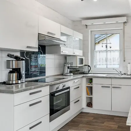 Schoenes In Mit Garten, Terrasse Und Grill Apartment Lutzerath