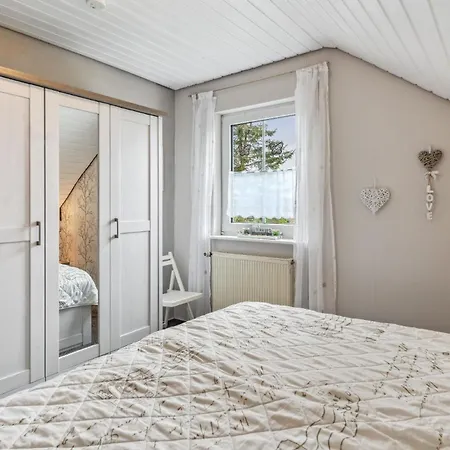 Schoenes In Mit Garten, Terrasse Und Grill Appartement Lutzerath