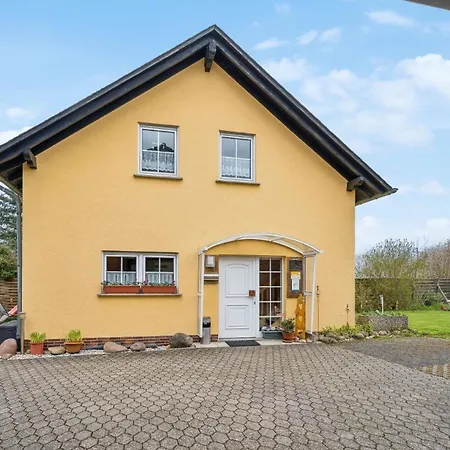 Schoenes In Mit Garten, Terrasse Und Grill Apartment *